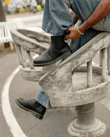 Dr. Martens Unisex Chelsea Boot 2976 Black