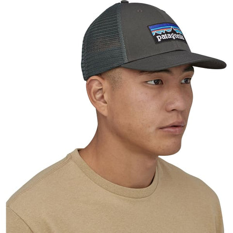 Patagonia Cappellino unisex P-6 Logo Trucker grigio